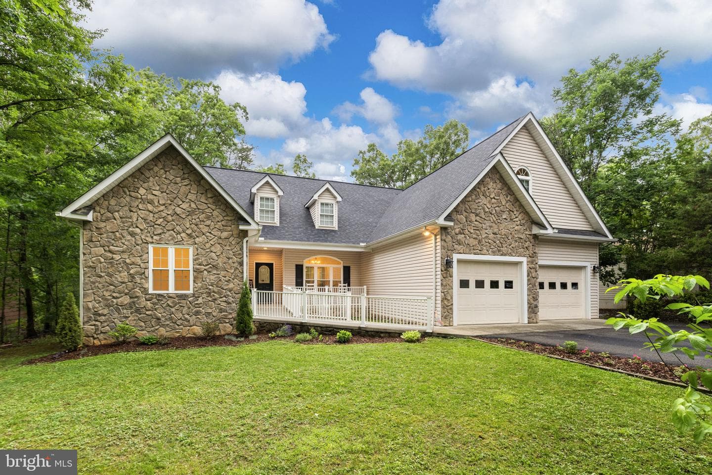 126 Yorktown Boulevard photo 3