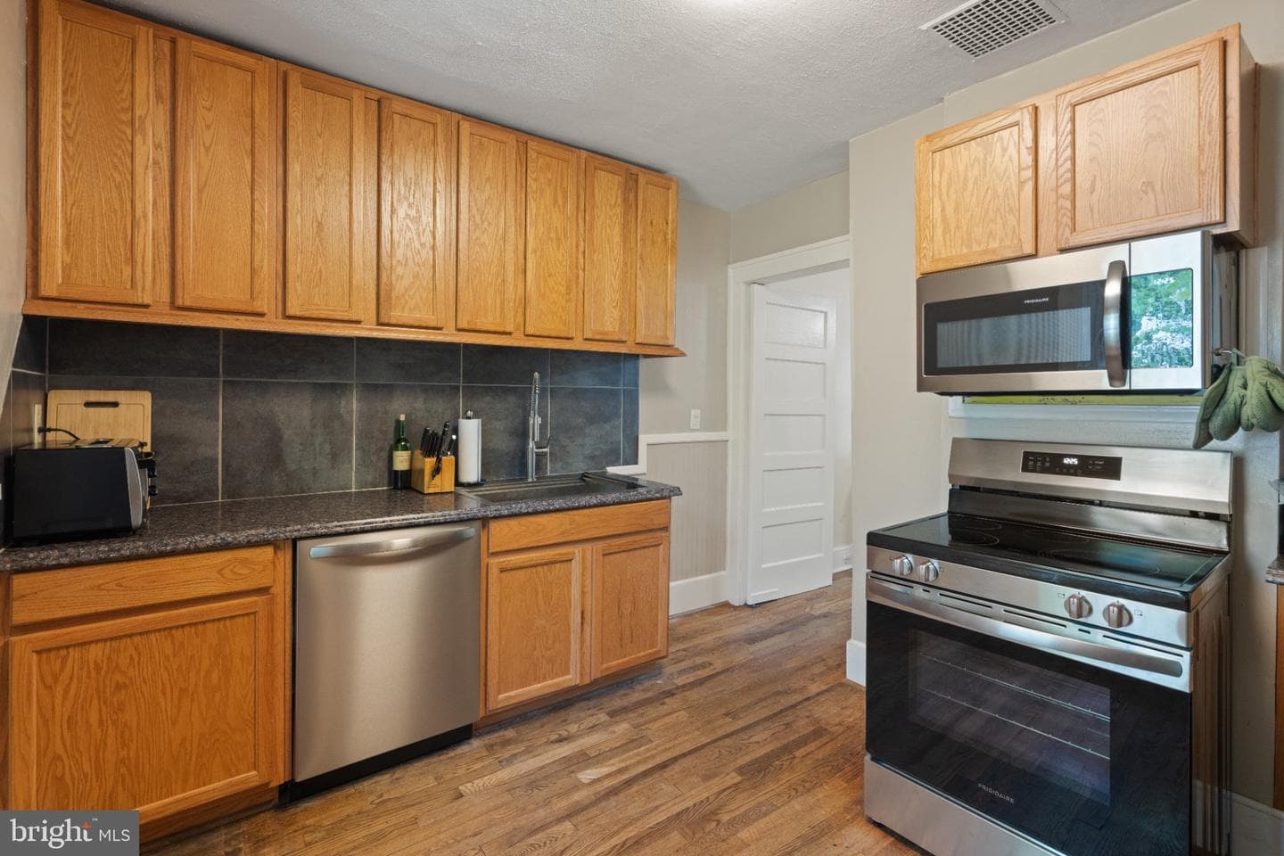 293 Caroline Street photo 12