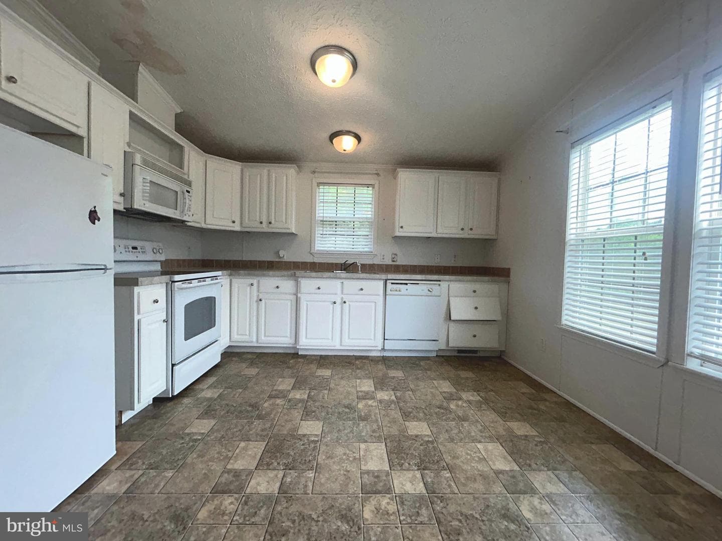 23221 Independence Road photo 28