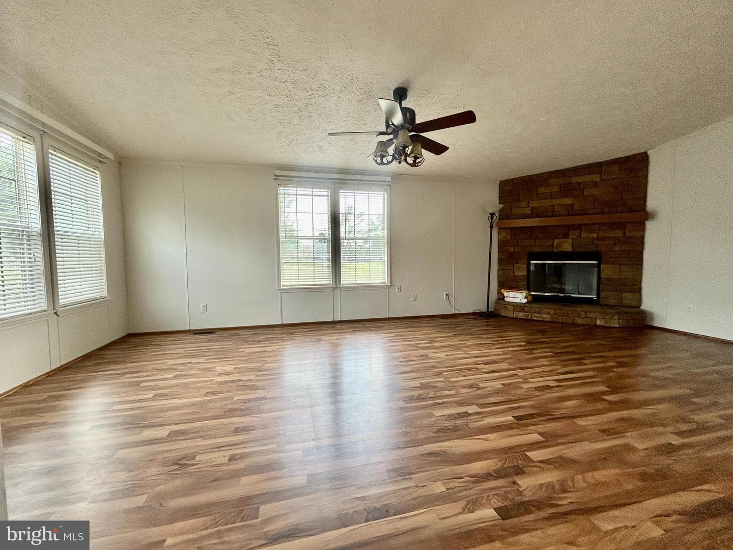 23221 Independence Road photo 6