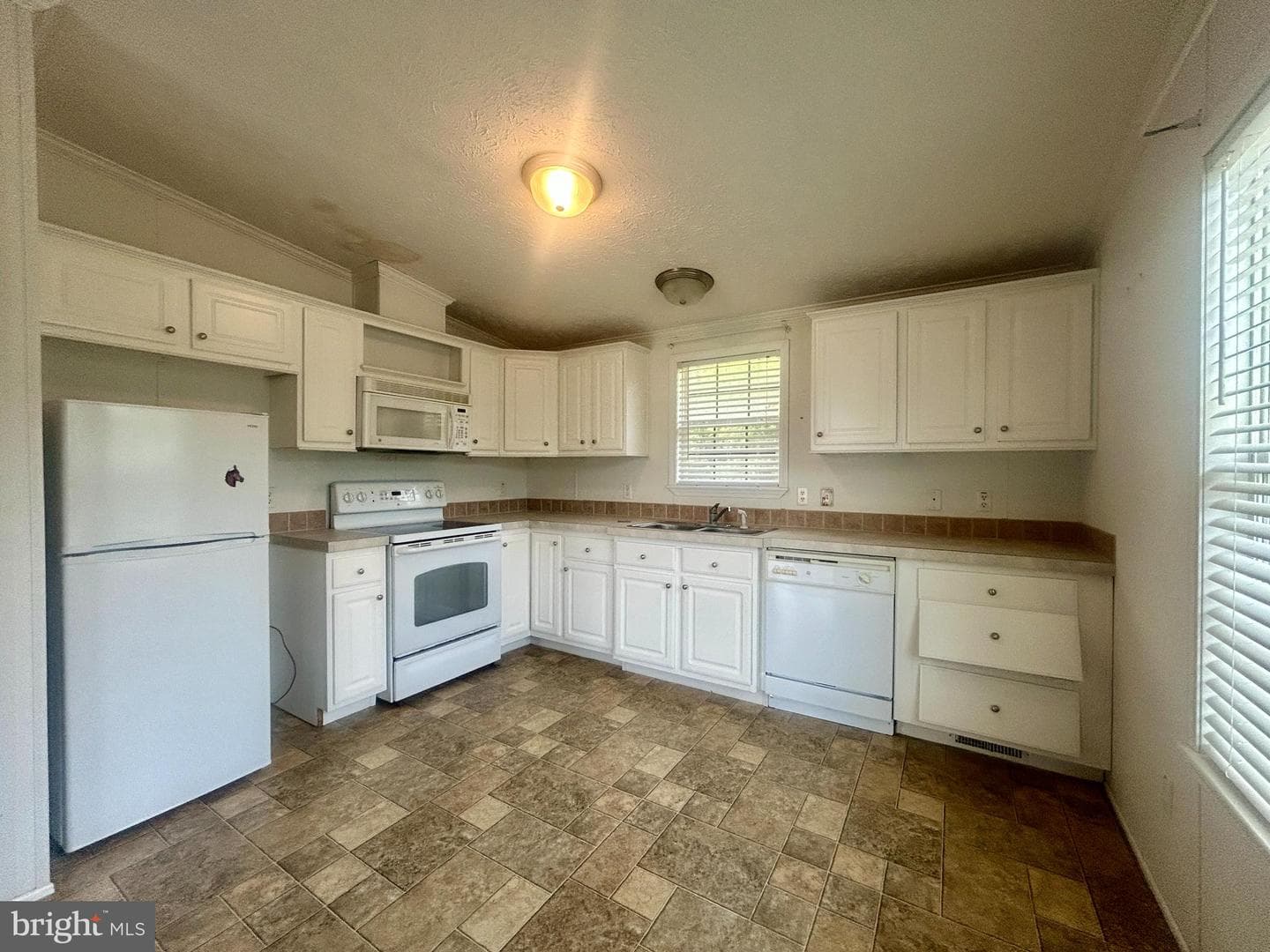 23221 Independence Road photo 9