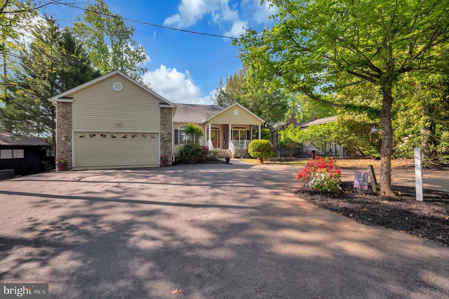 626 Cornwallis Avenue photo 85