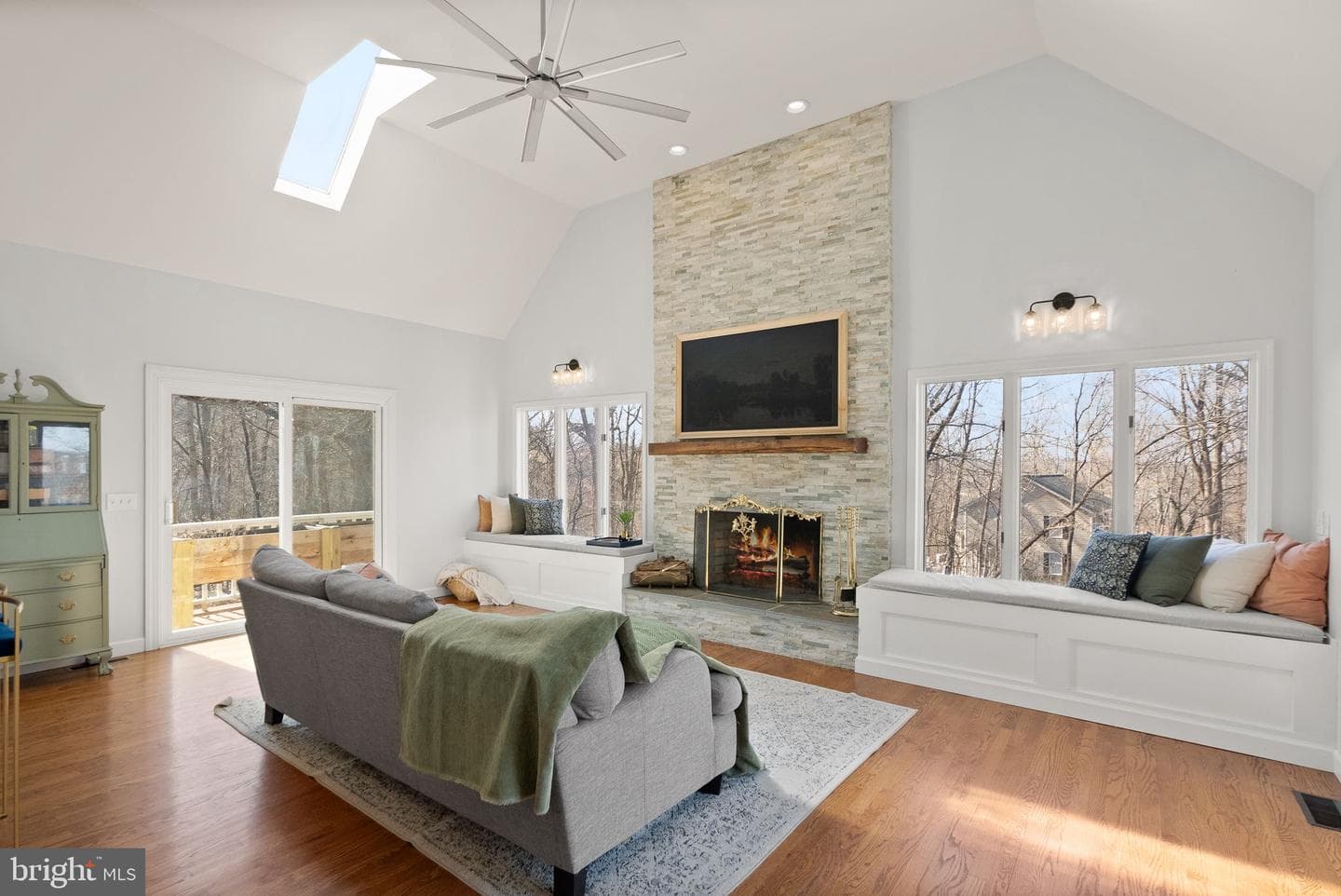 8089 Moormont Road photo 17