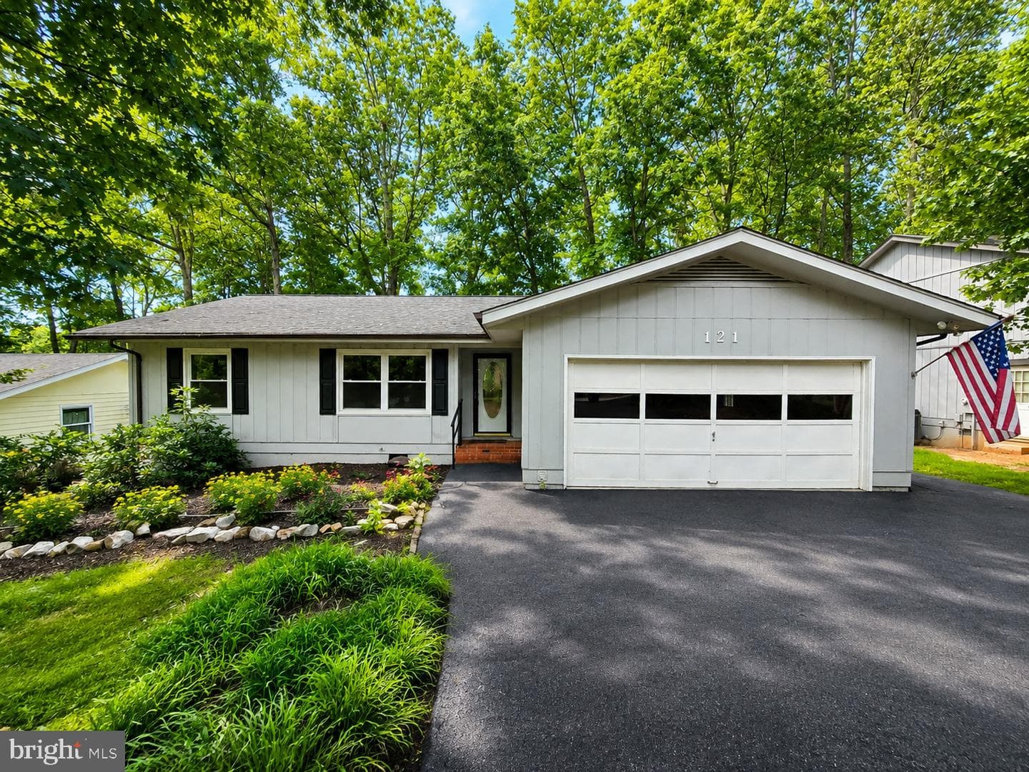 121 Eagle Court photo 1