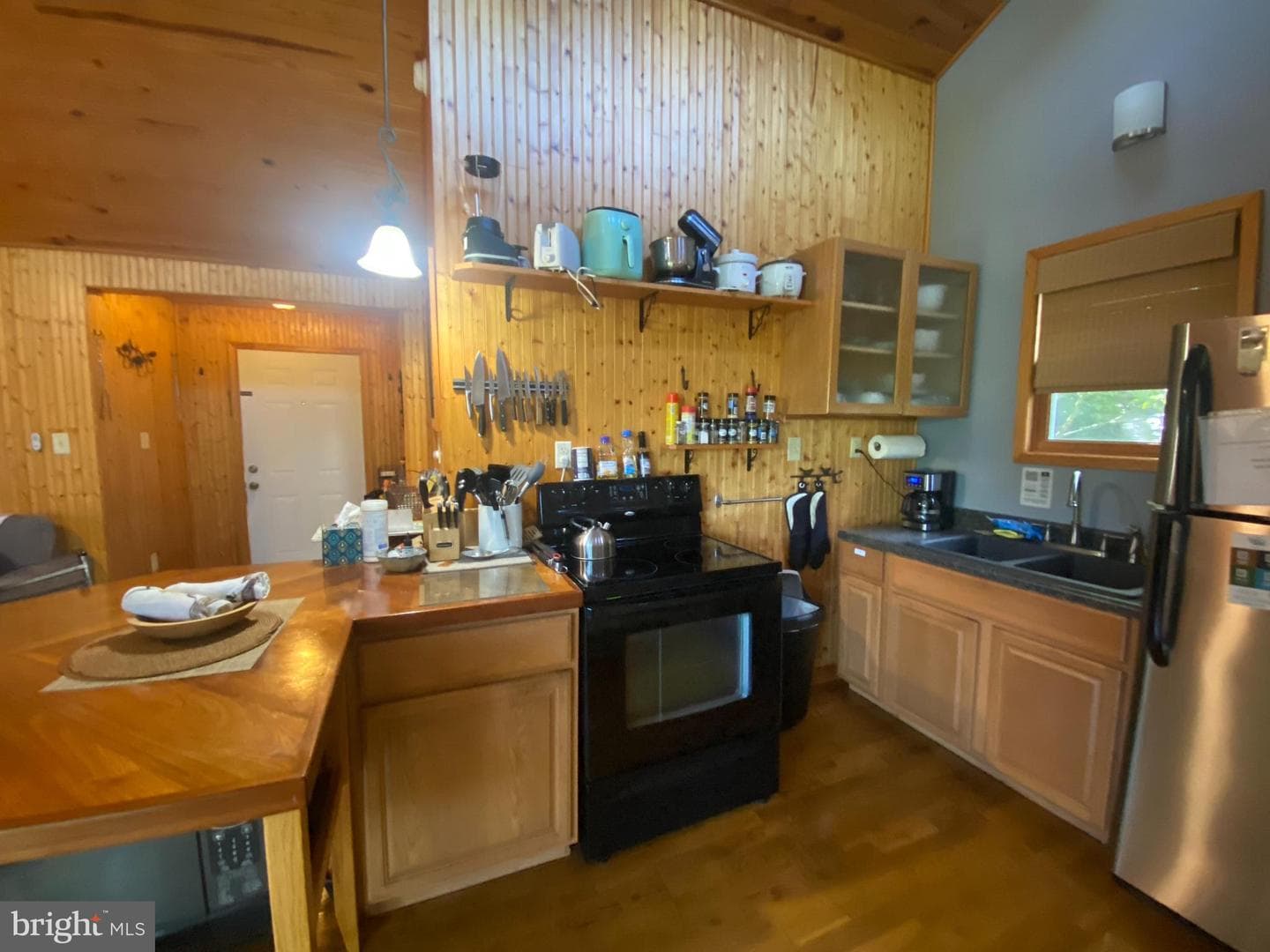 568 Cliff Heights Road photo 4