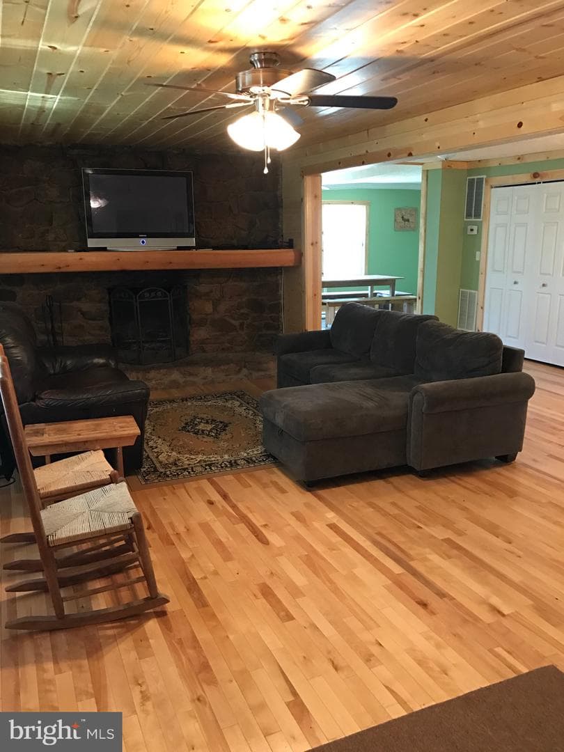 207 Riverview Drive photo 3