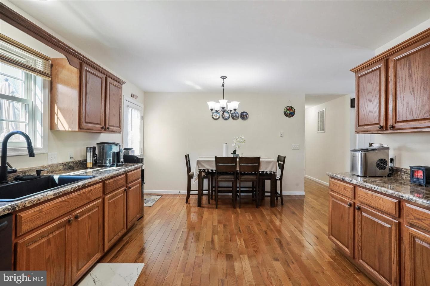 300 Park Road photo 13
