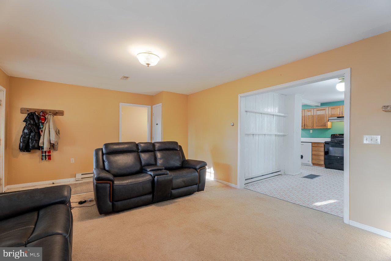 723 Sedwick Road photo 6