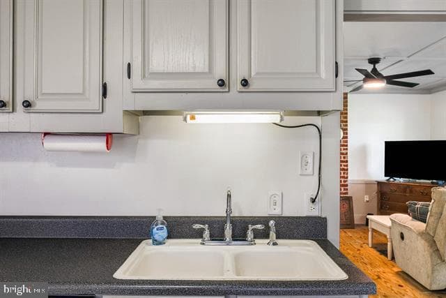 160 Honeysuckle Lane photo 15