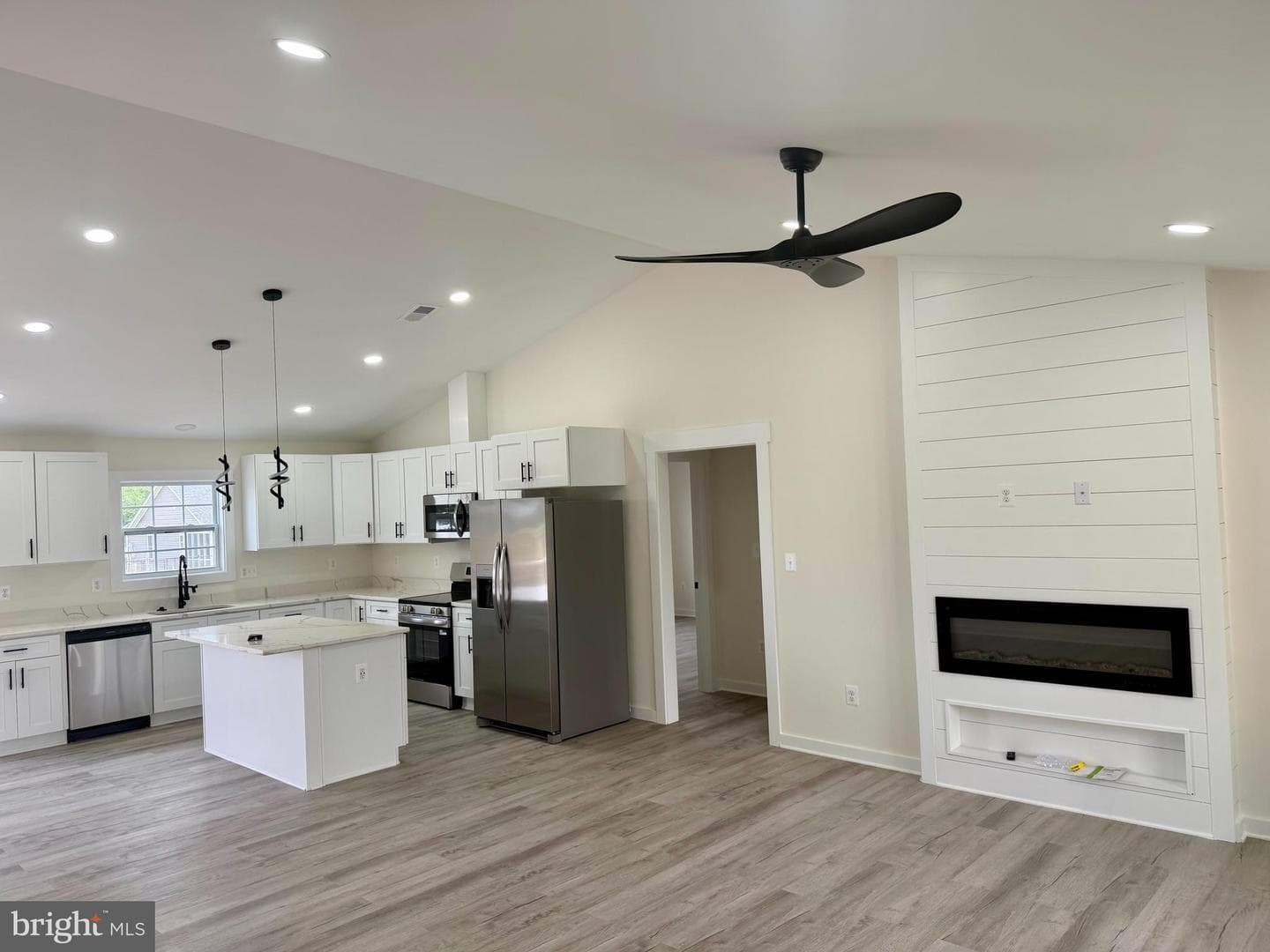 90 Arthur Lane photo 4