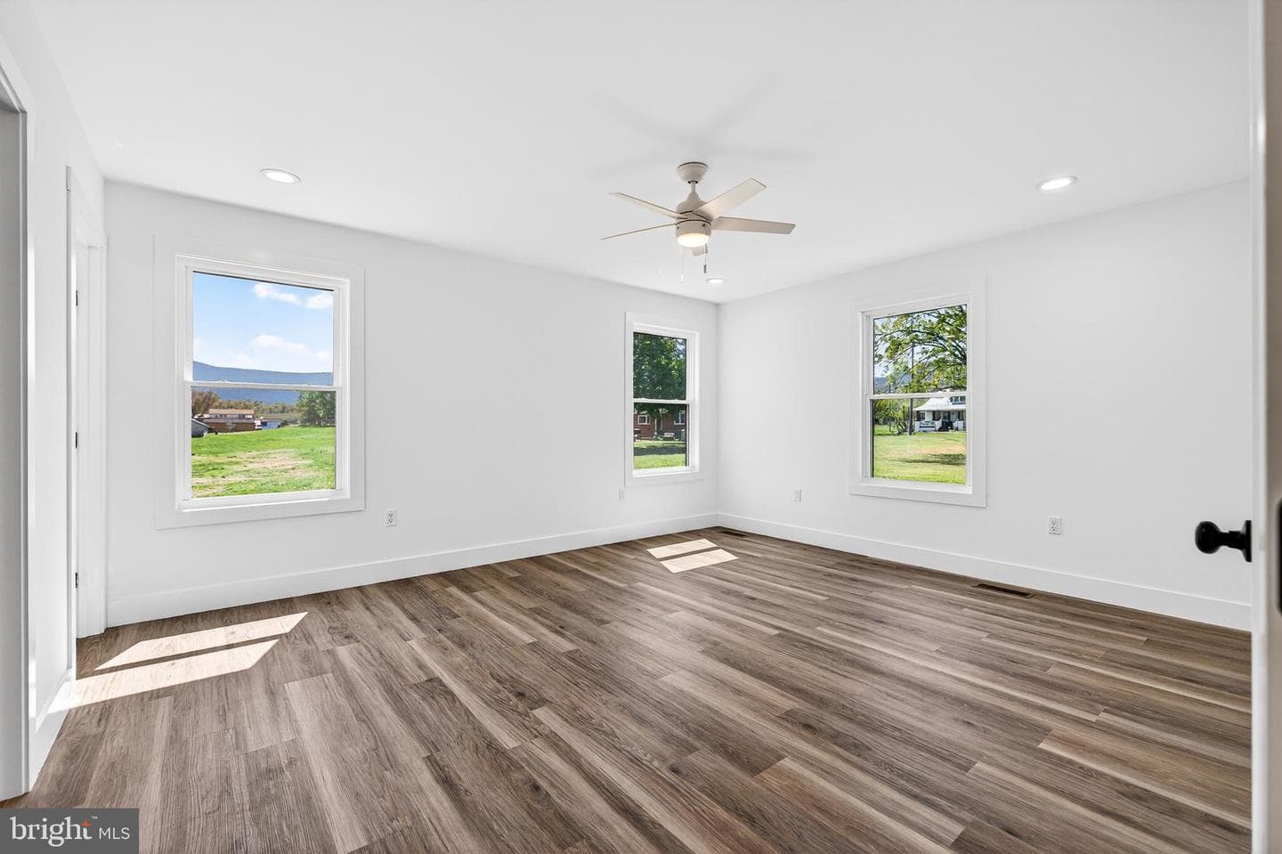 551 Park Rd photo 27