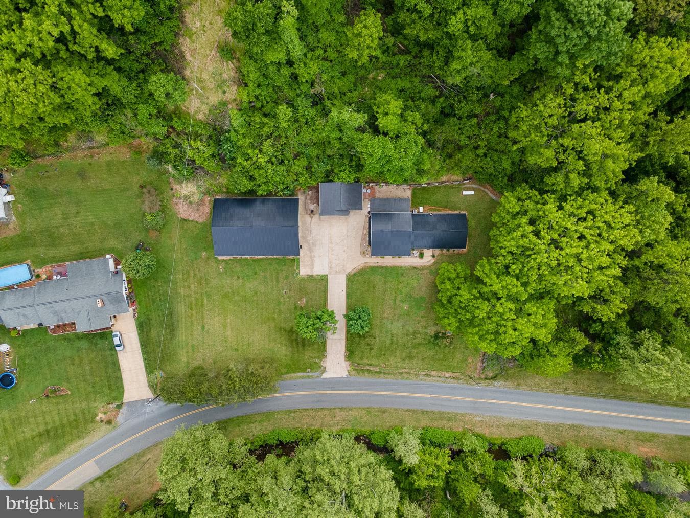 2586 Pine Grove photo 40