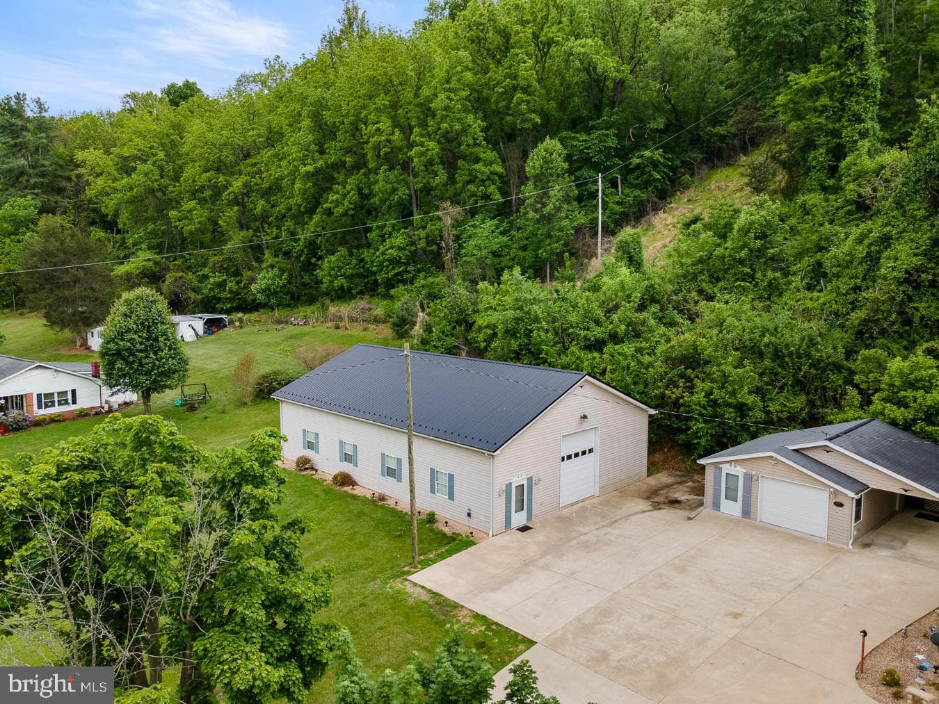 2586 Pine Grove photo 5