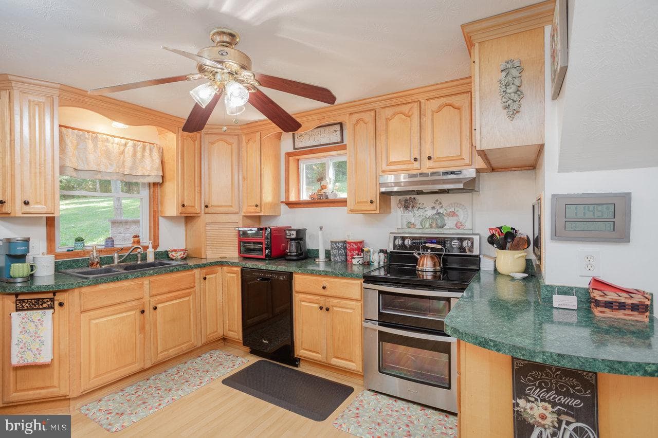 279 Helms Road photo 15