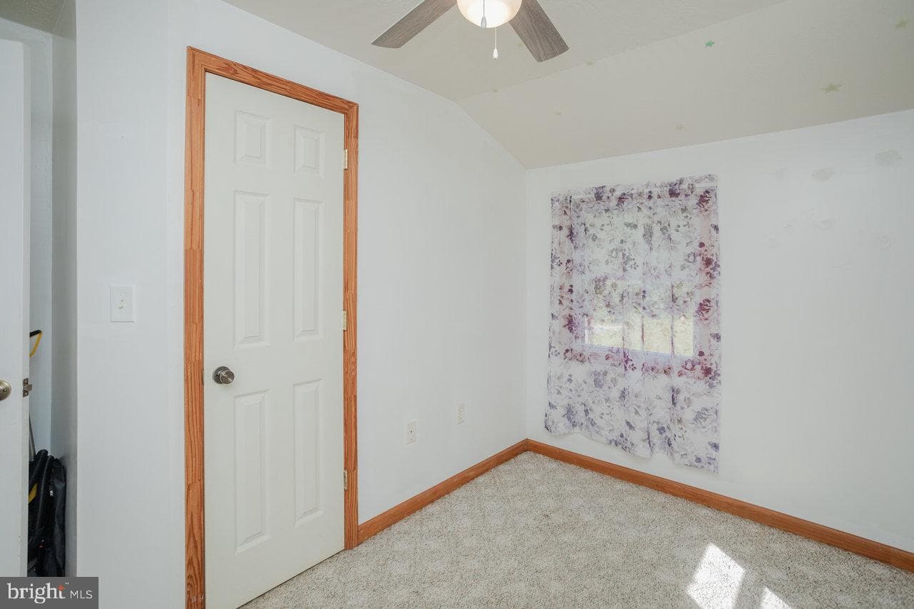 279 Helms Road photo 39