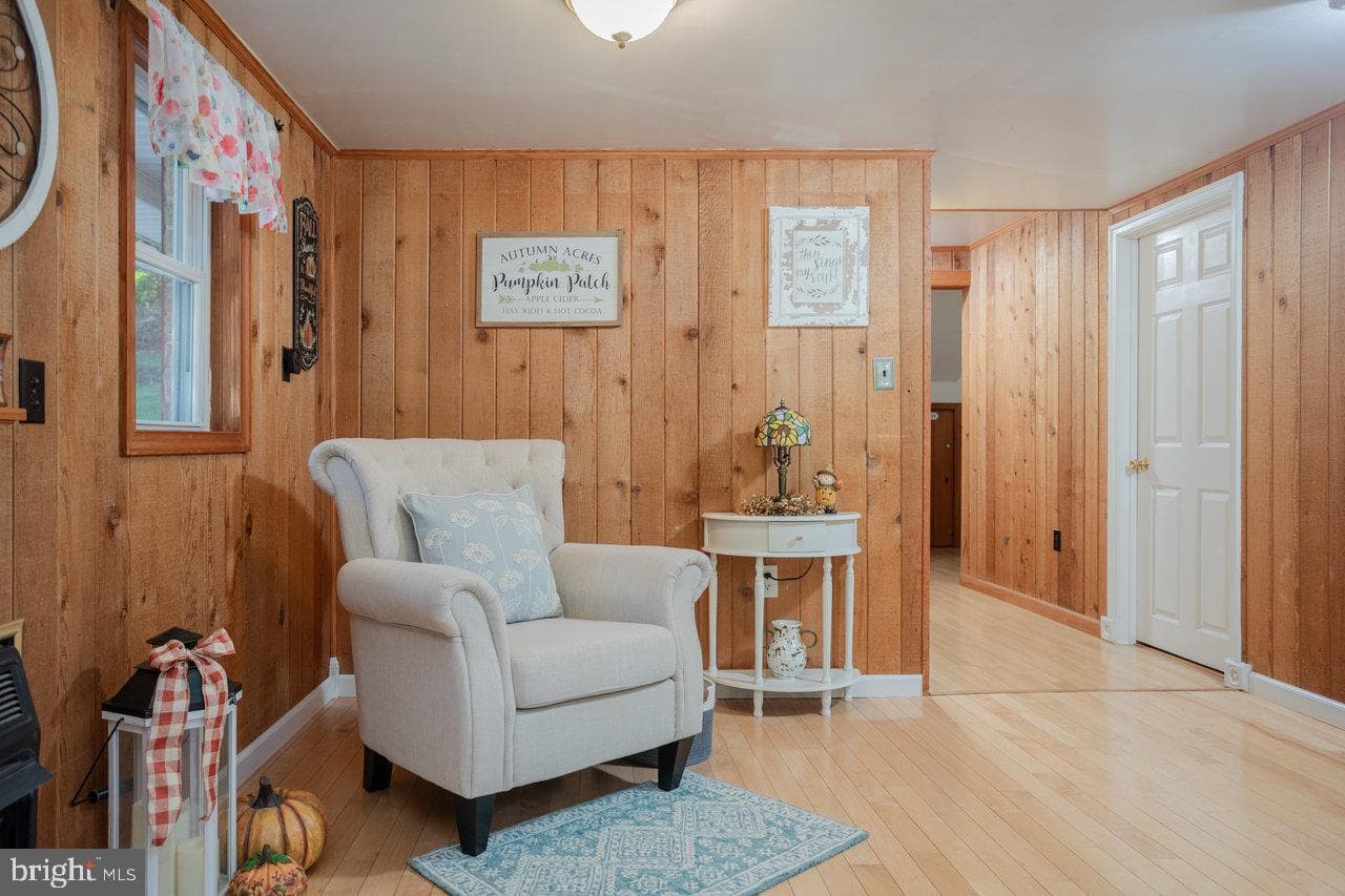 279 Helms Road photo 9