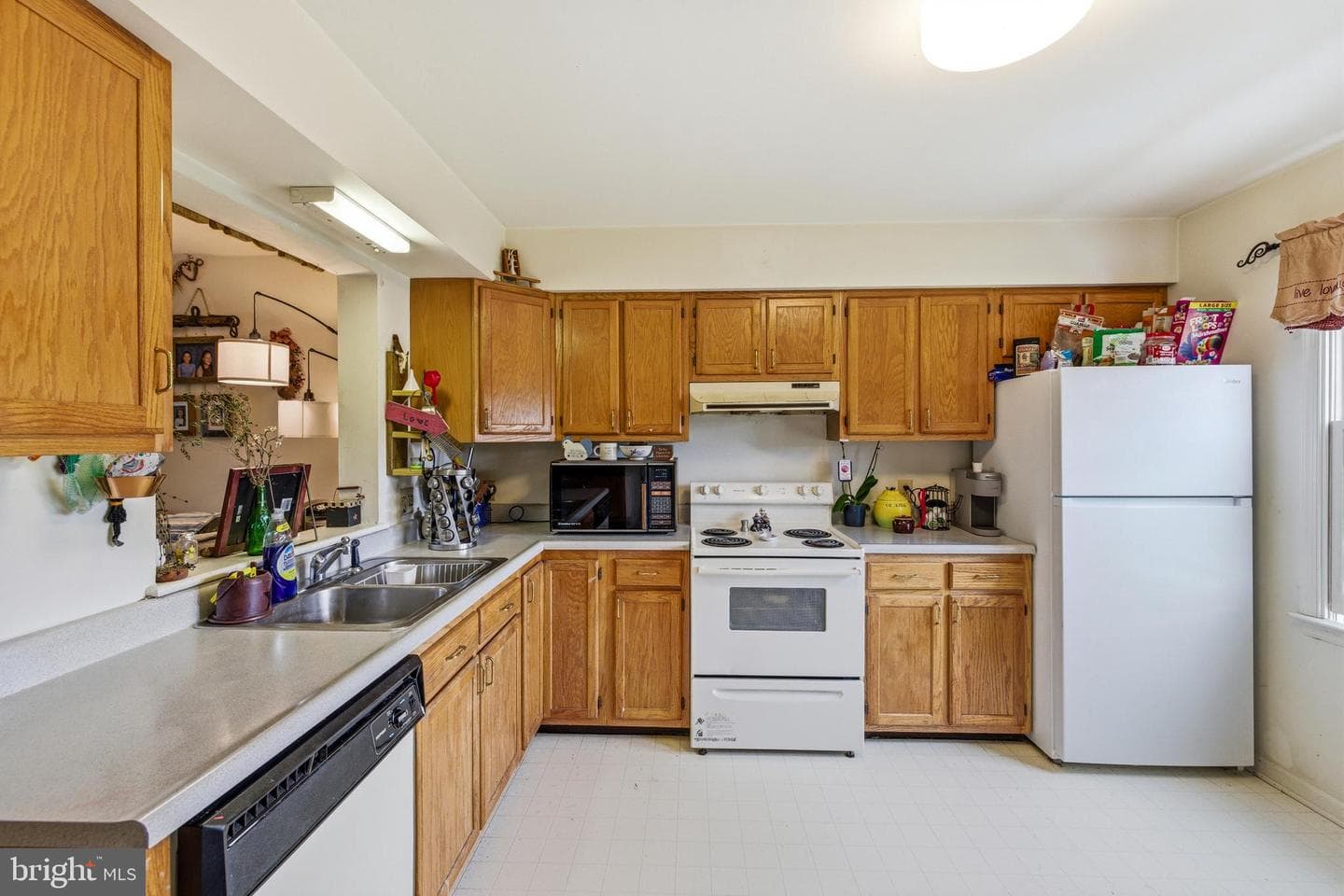 117 Warren Avenue photo 4