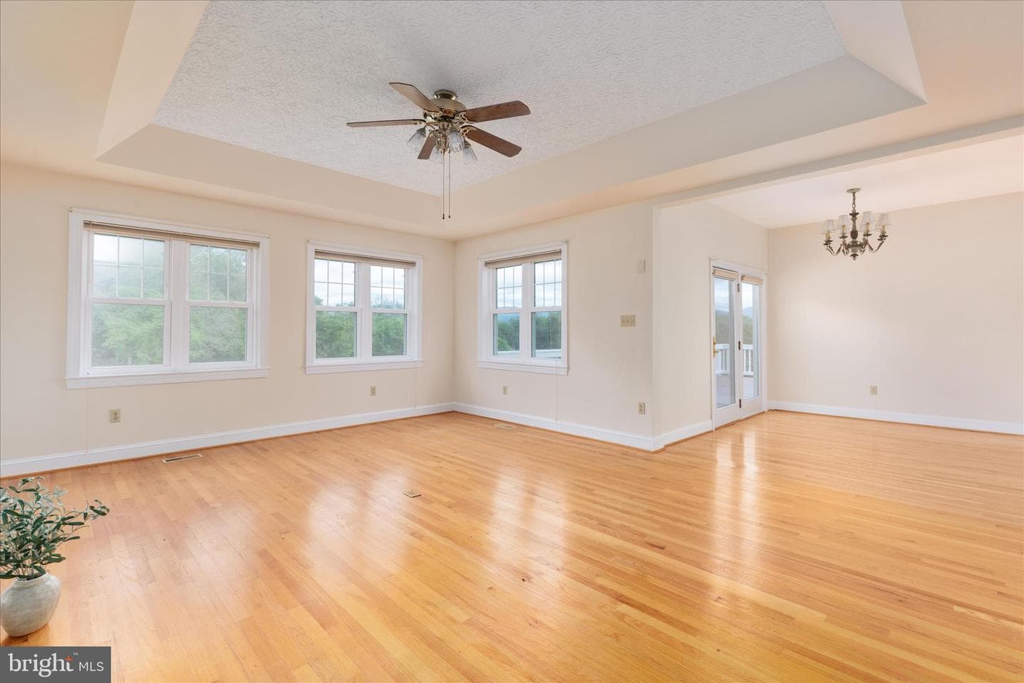 1050 Almond Drive photo 32
