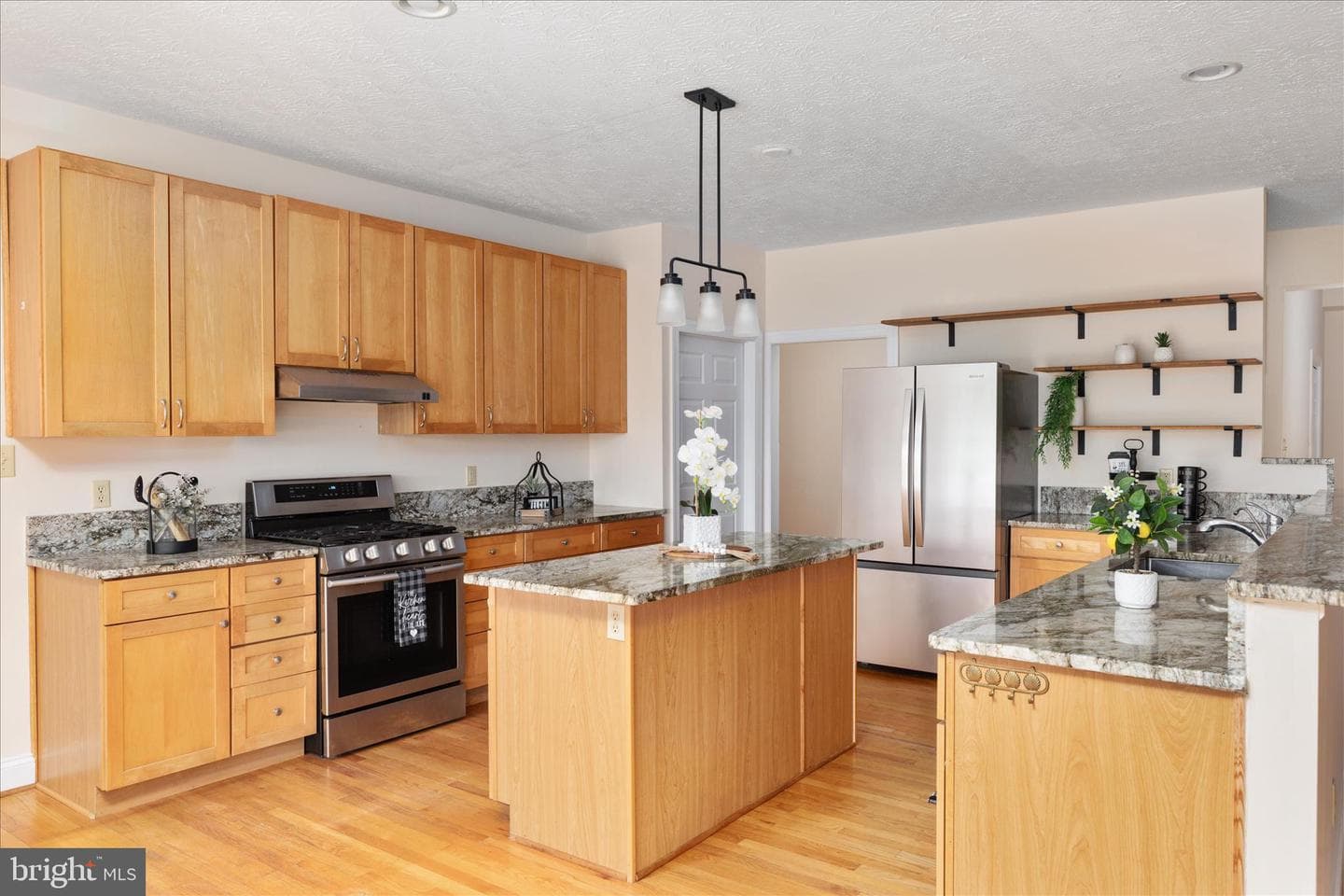 1050 Almond Drive photo 9