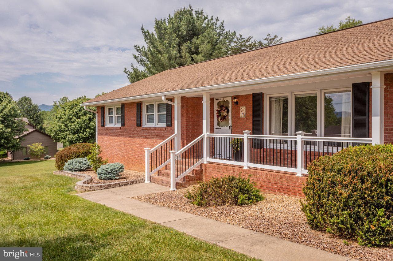 255 Verbena Road photo 2