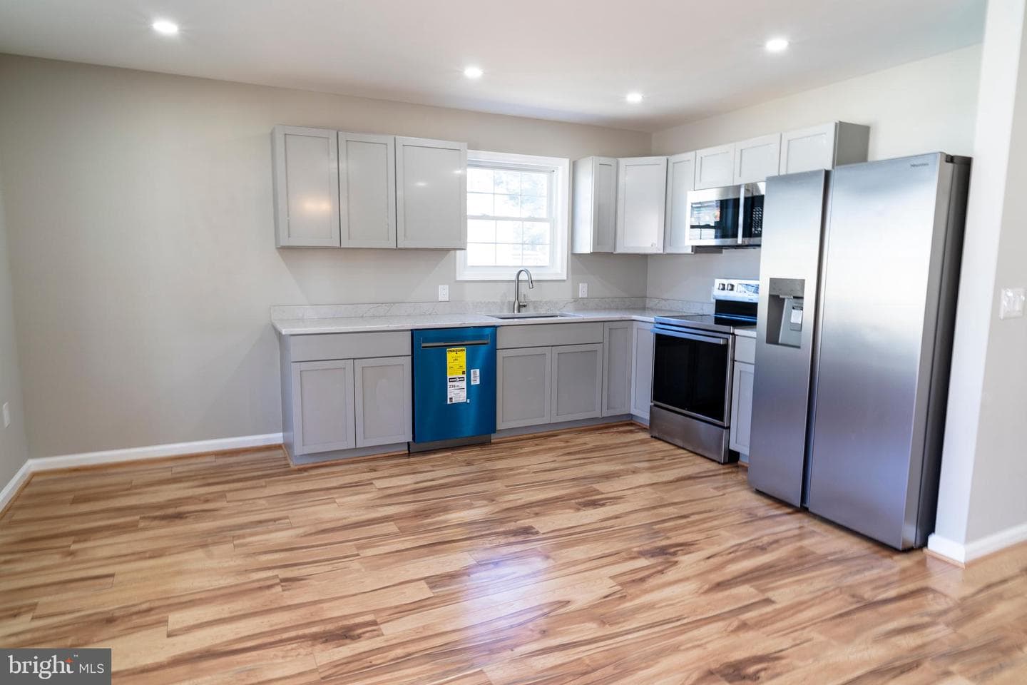240 Deford Avenue photo 11