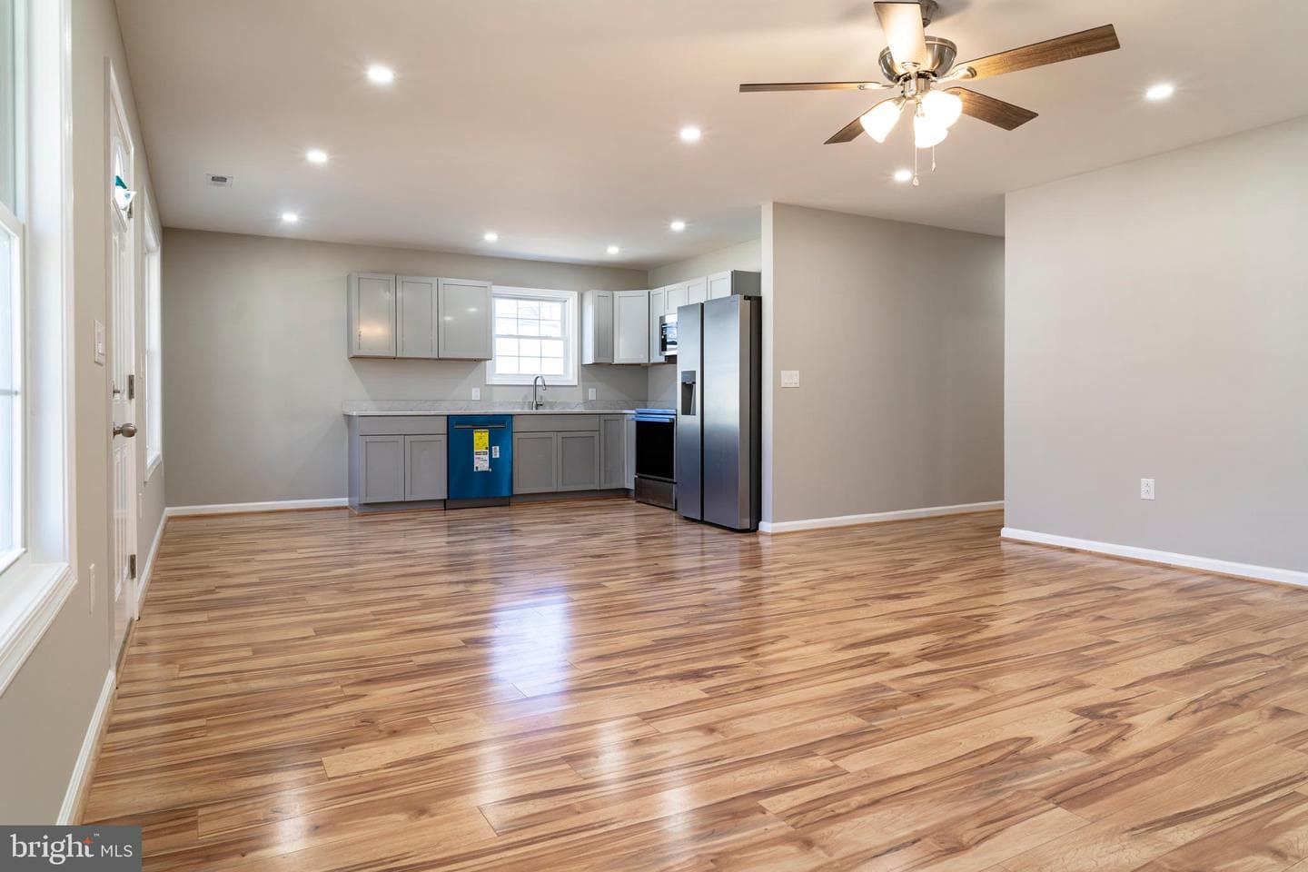 240 Deford Avenue photo 8
