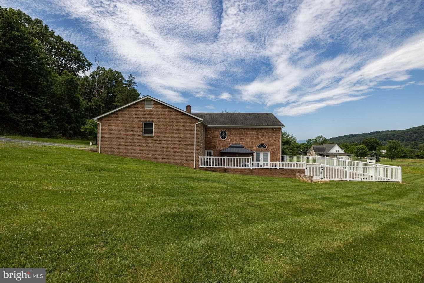 402 Lauck Lane photo 10