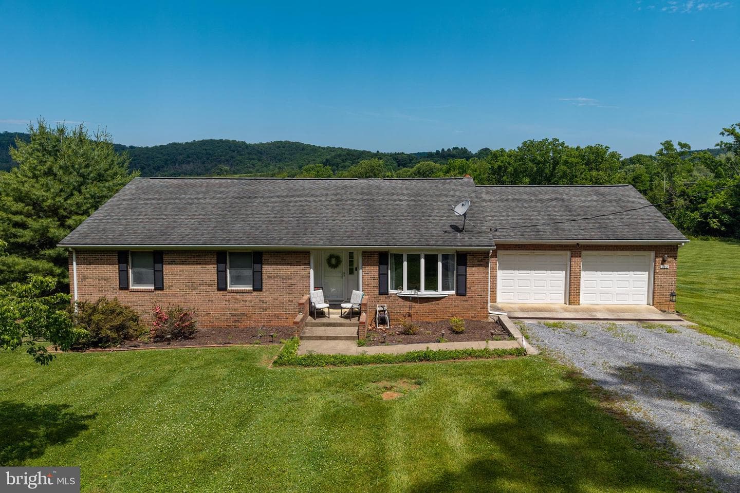 402 Lauck Lane photo 3
