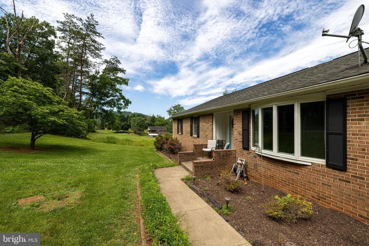 402 Lauck Lane photo 8