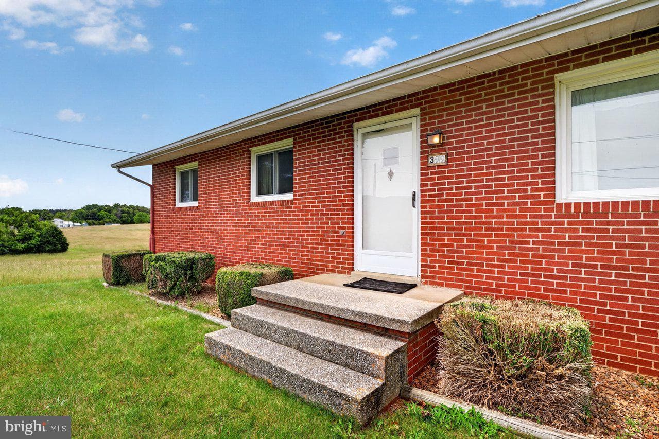 399 Whispering Hill Road photo 2