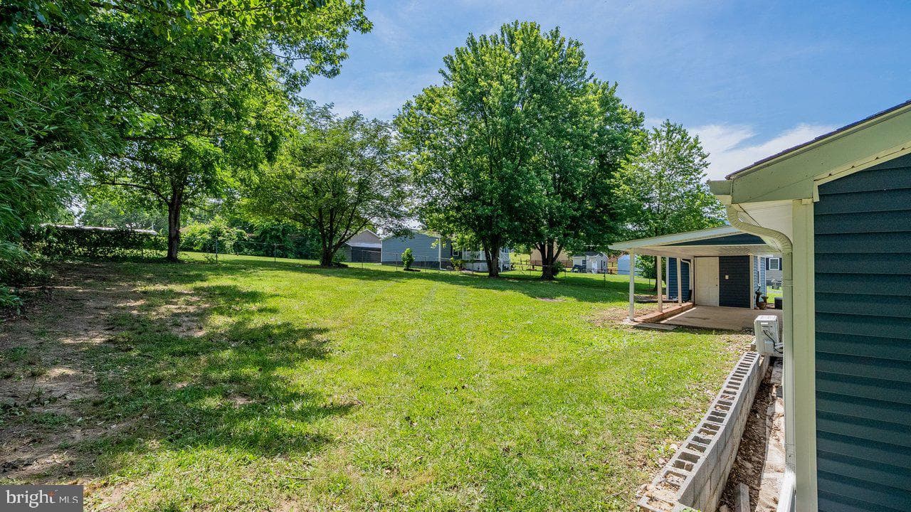 577 Pond Avenue photo 42