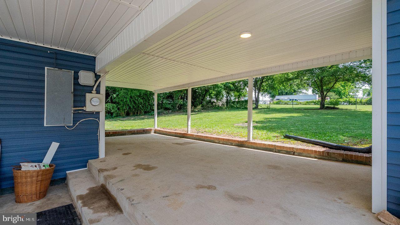577 Pond Avenue photo 44
