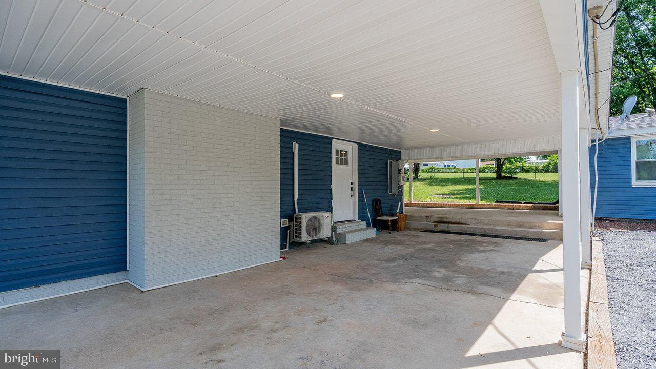 577 Pond Avenue photo 46
