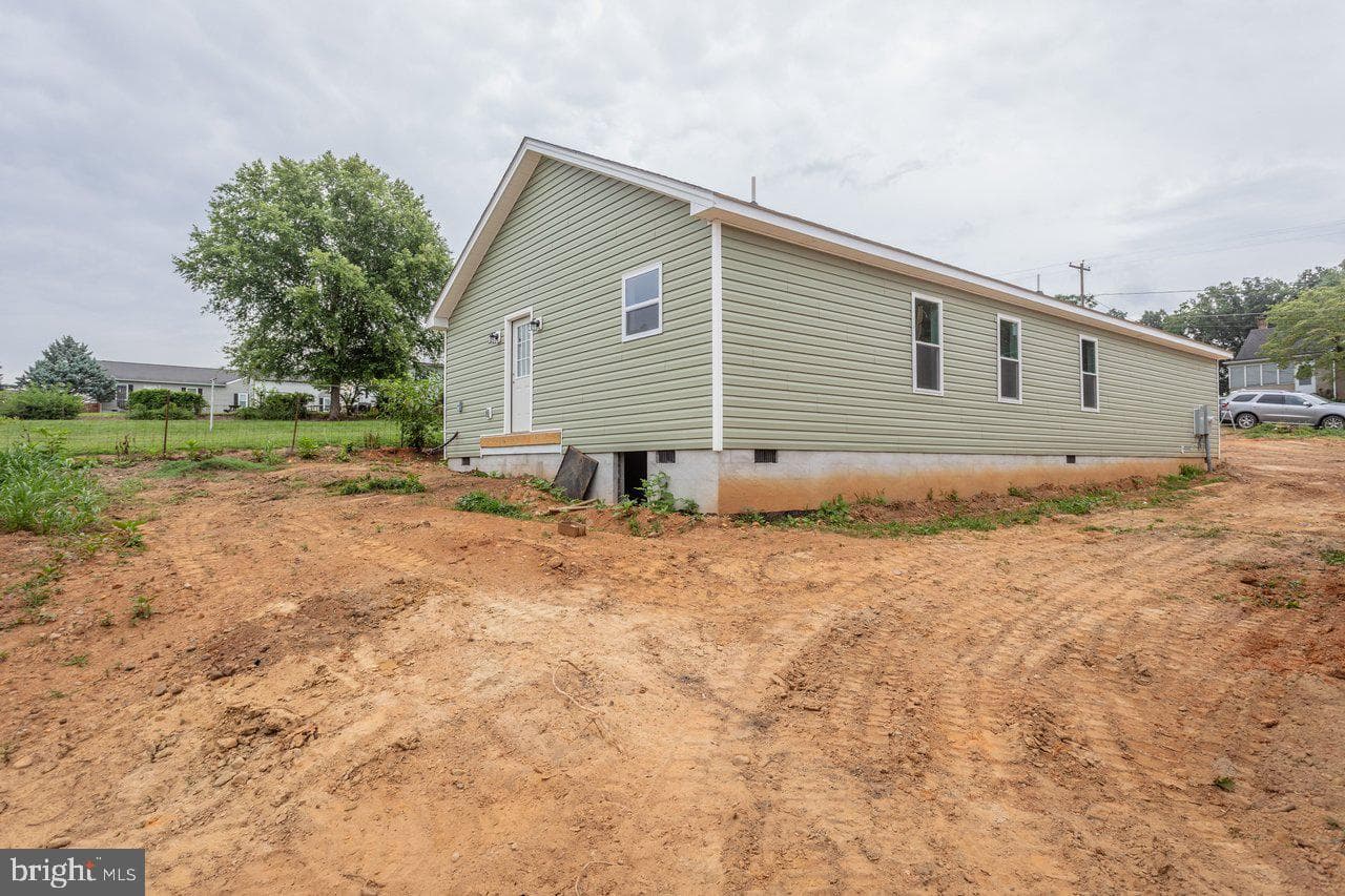 395 Trenton Ave photo 25