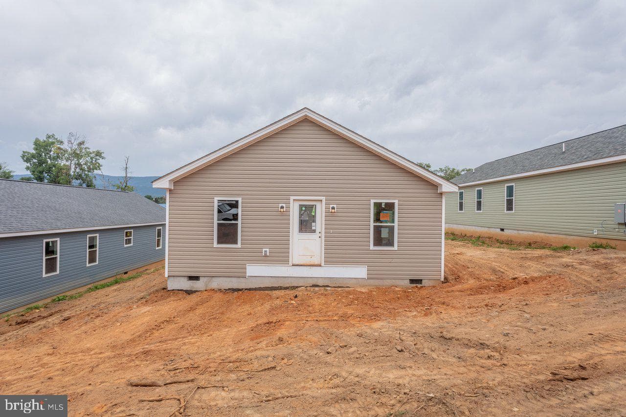 391 Trenton Ave. photo 2