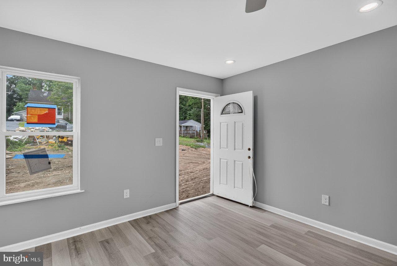391 Trenton Ave. photo 3