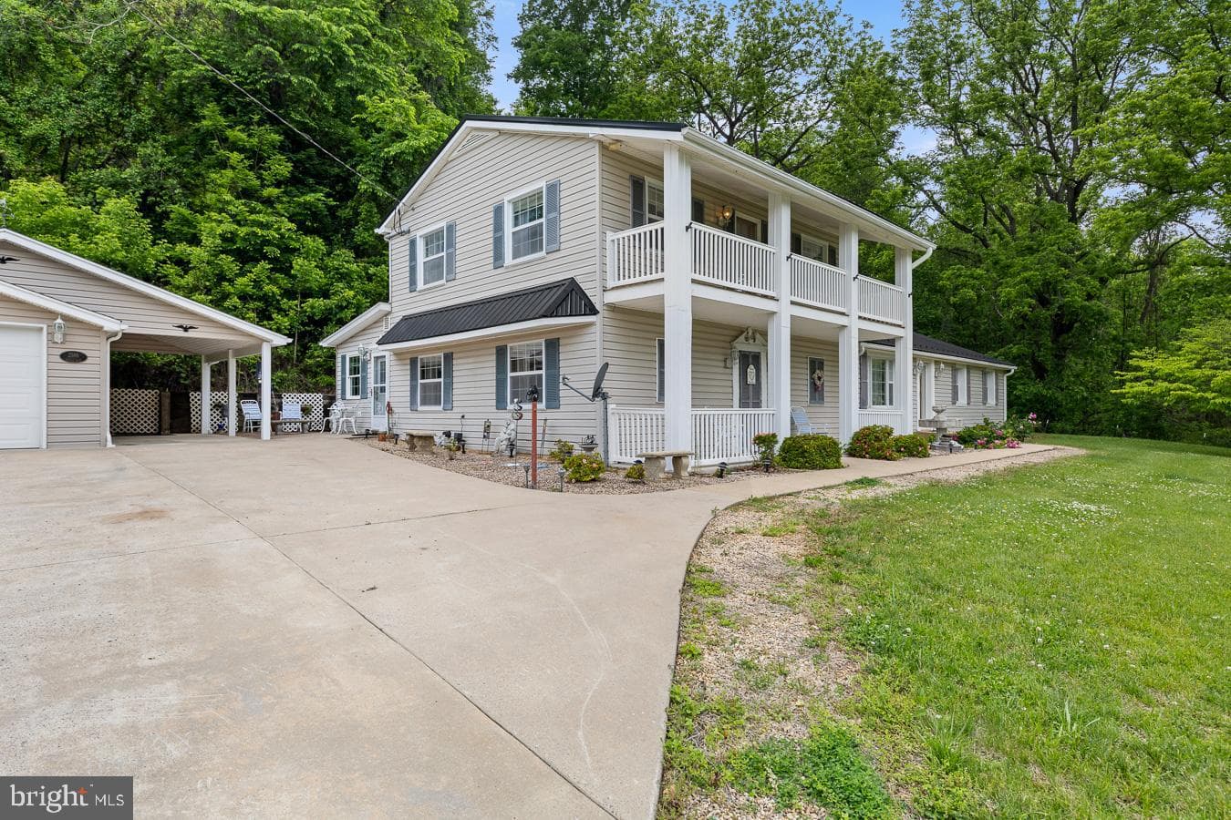 2586 Pine Grove Rd photo 2