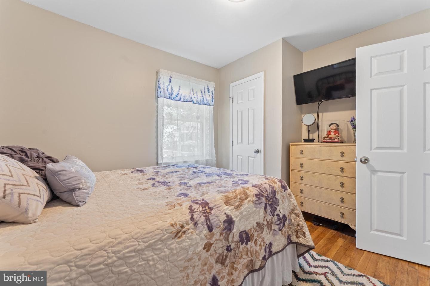 24 S Burch Street photo 10