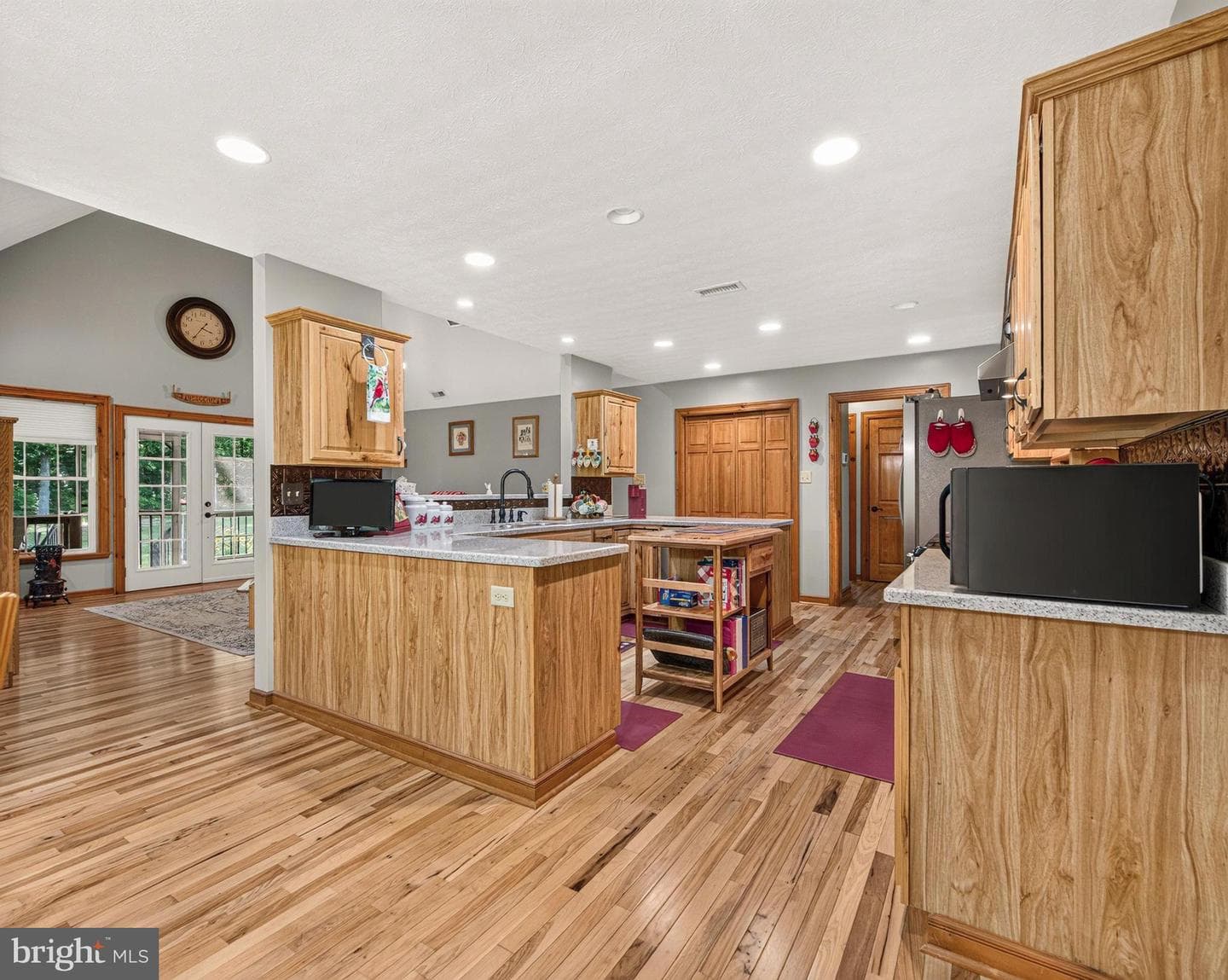 89 Watson Boulevard photo 28