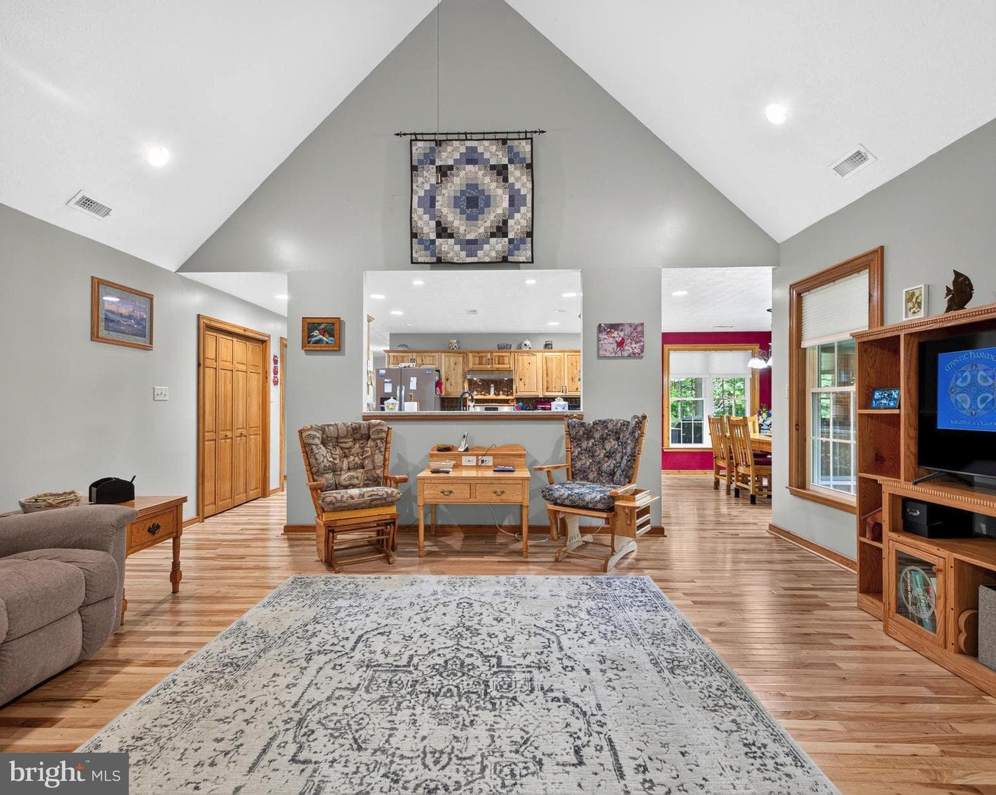 89 Watson Boulevard photo 31