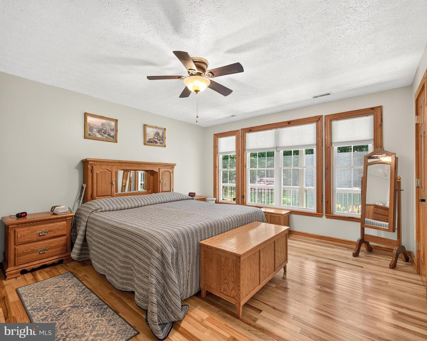 89 Watson Boulevard photo 35