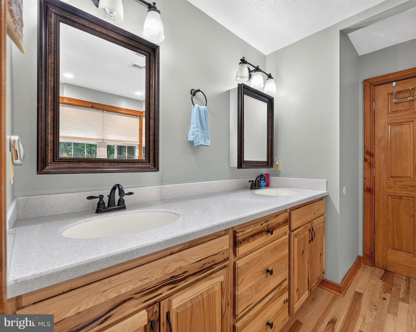 89 Watson Boulevard photo 39