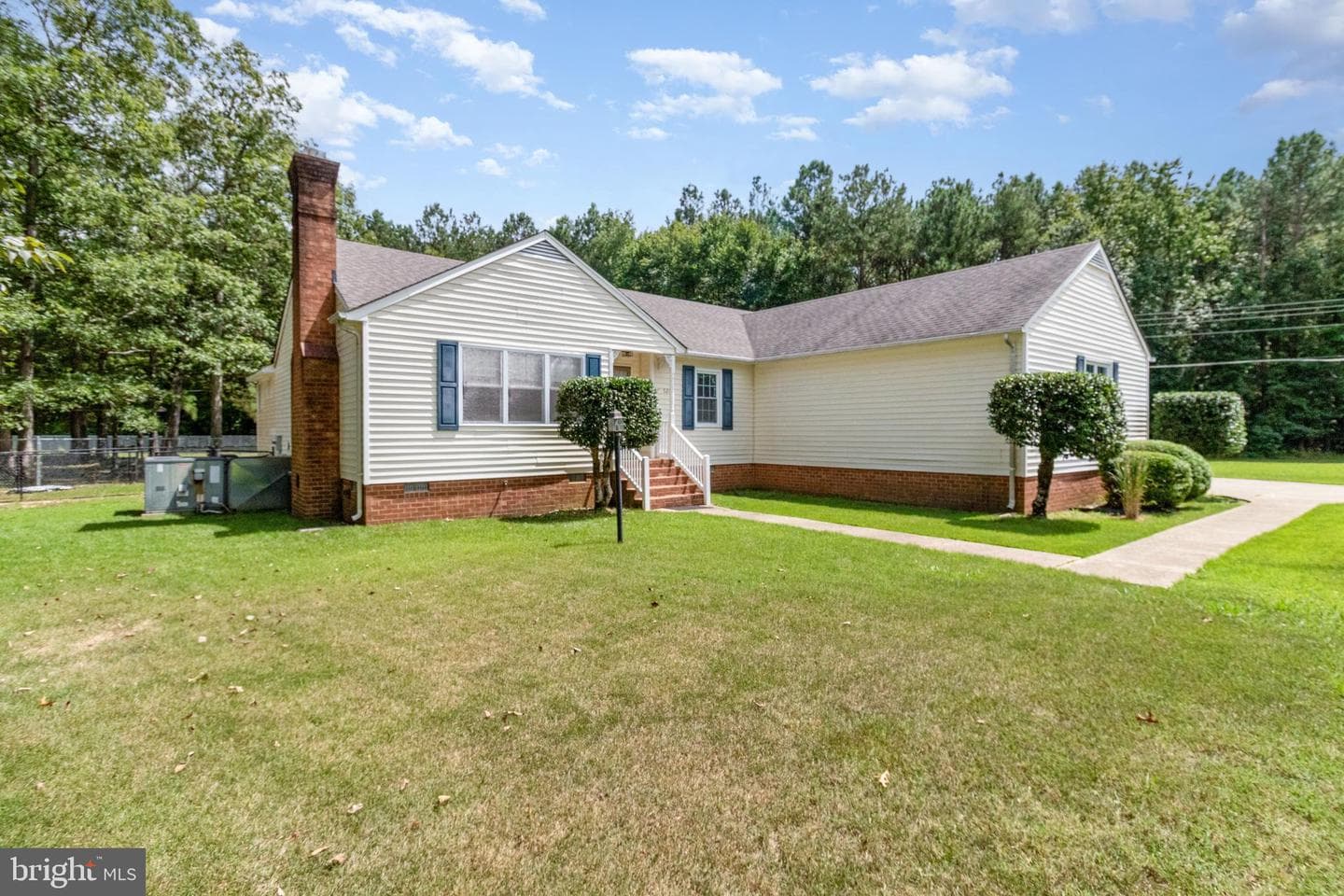 5212 Farmcrest Circle photo 3