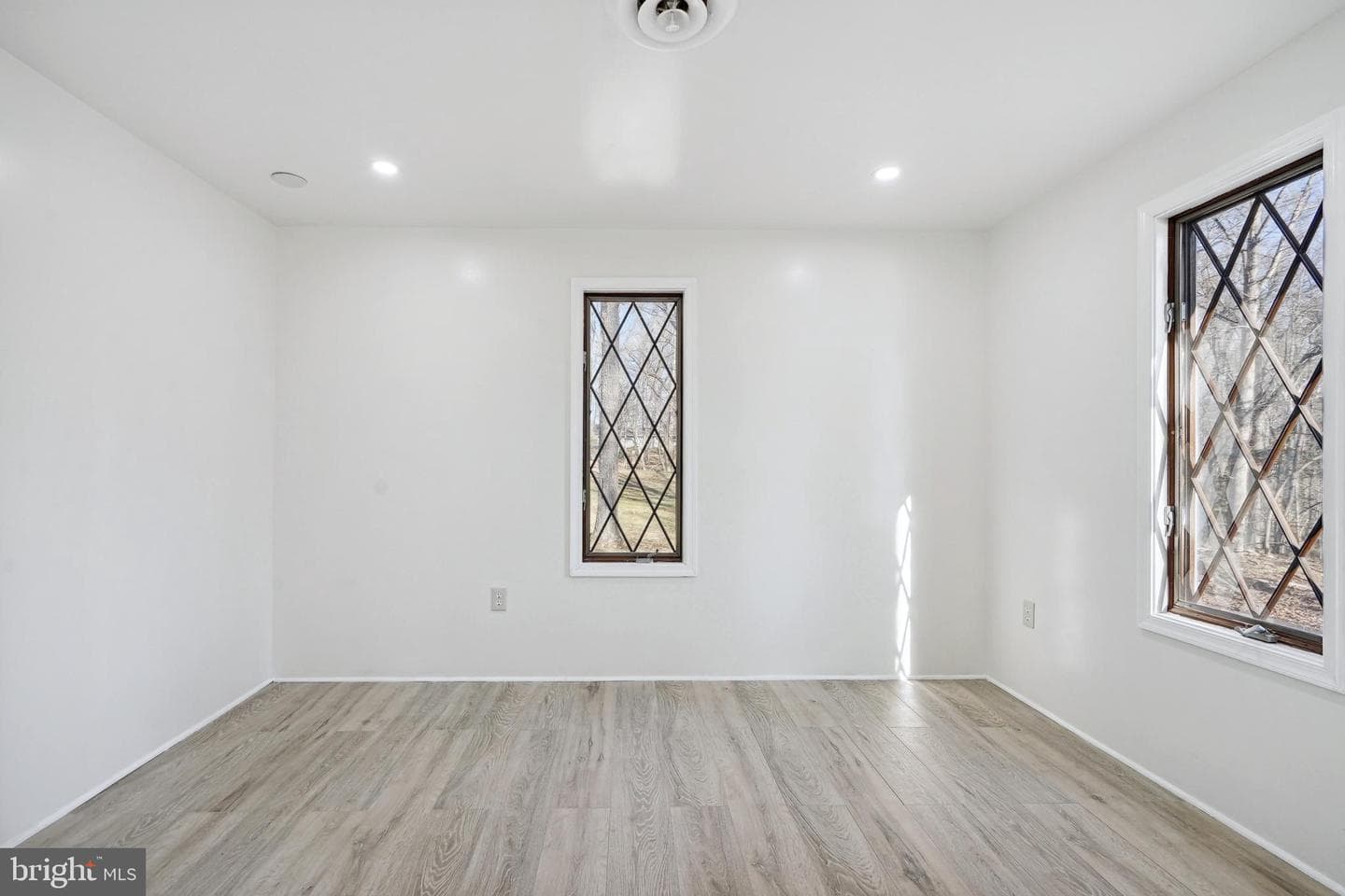 8909 Burwell Road photo 14