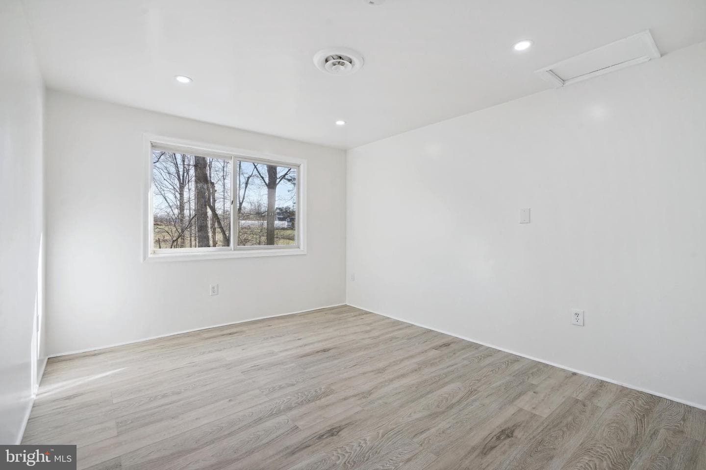 8909 Burwell Road photo 15
