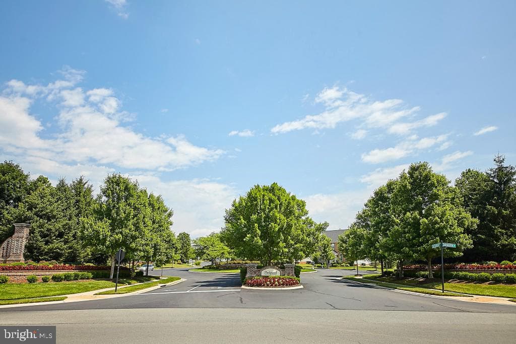 5004 Signature Court photo 48