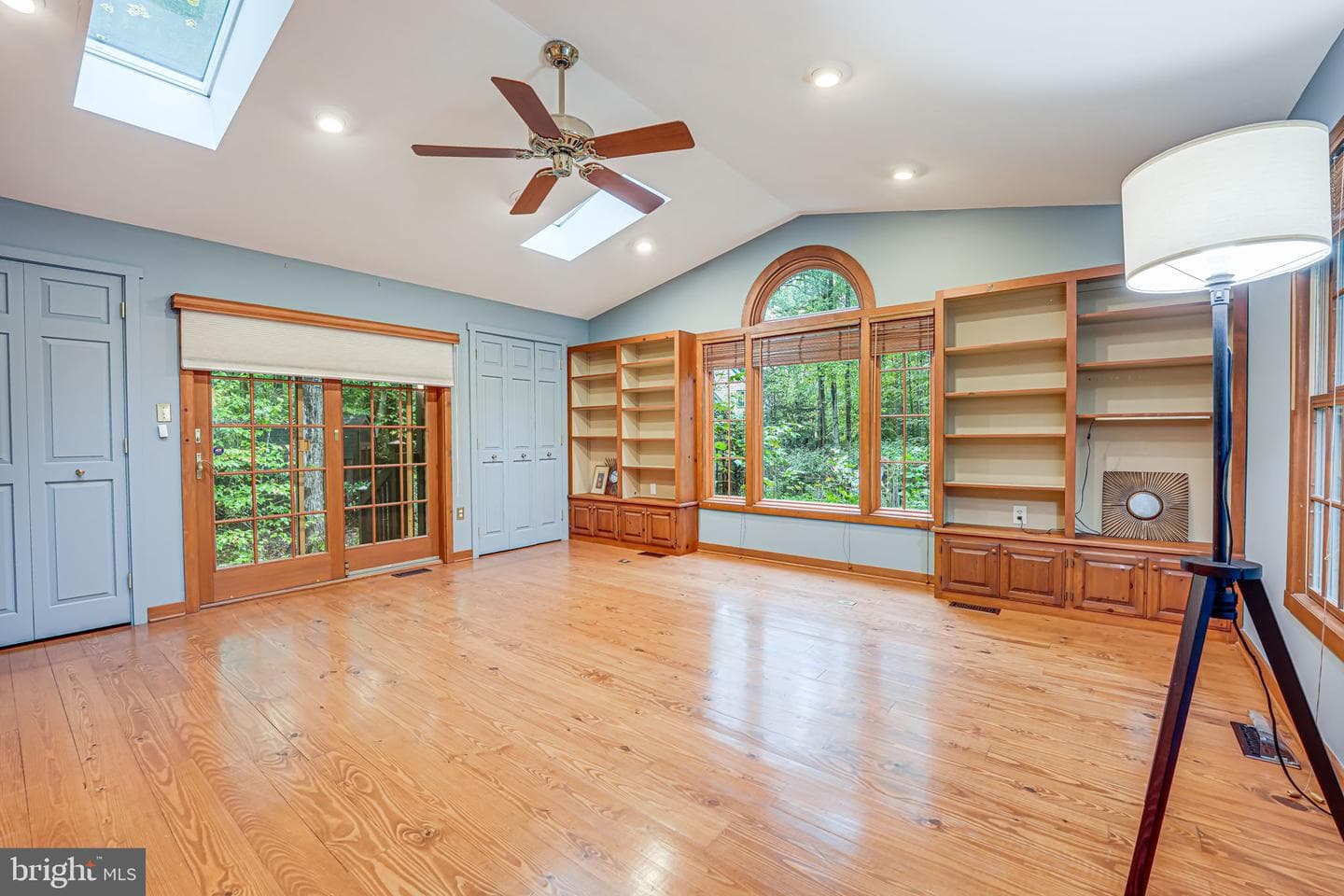12042 Kahns Road photo 18