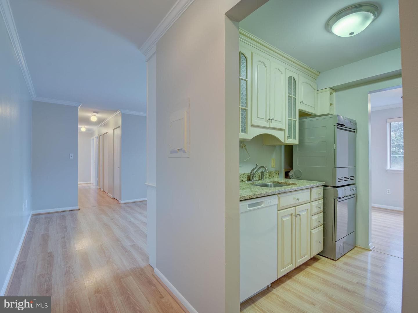 1523 Colonial Drive #104 photo 4