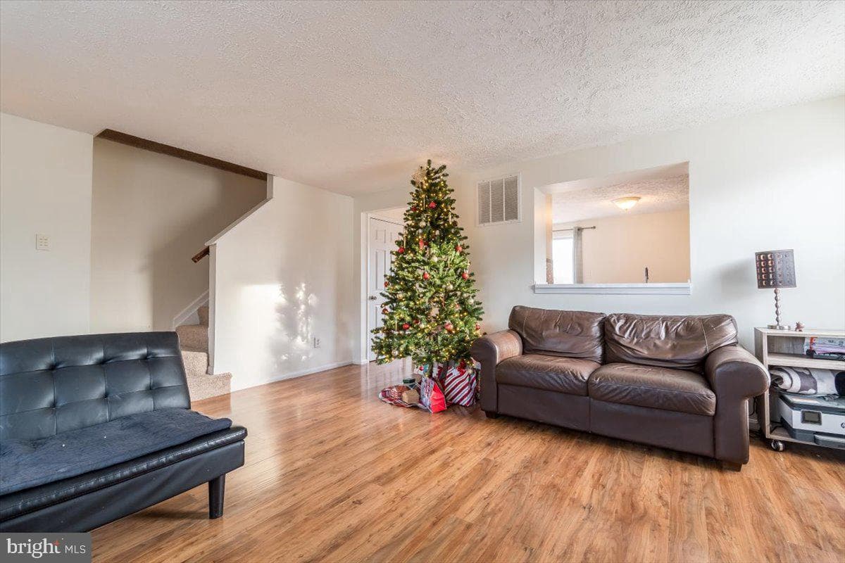 1823 Tilletson Place photo 2