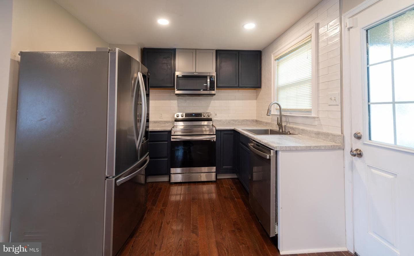 1405 Woodside Drive photo 2